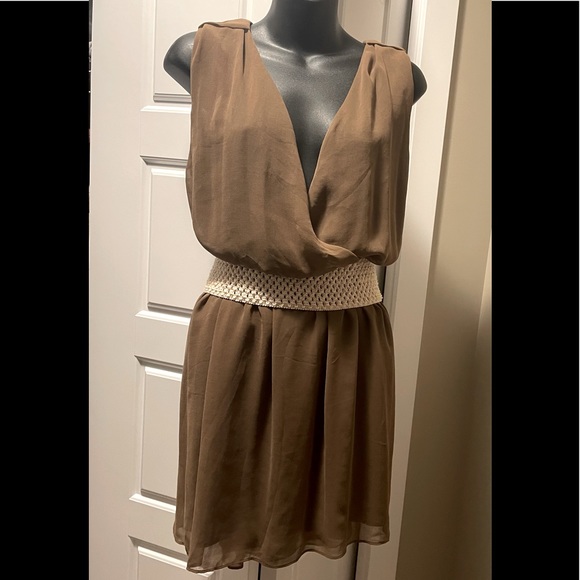 🌾 Light & airy sleeveless dress - Picture 3 of 9